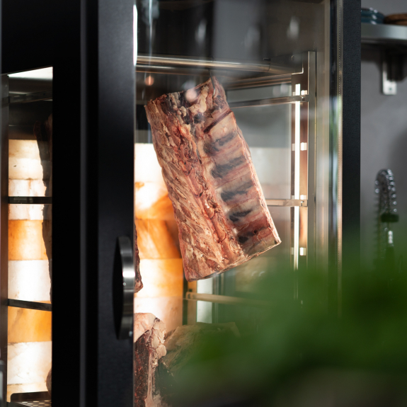 Холодильна шафа для дозрівання м'яса 0,59 m - 1 скляні двері - чорний GGM Gastro - 9